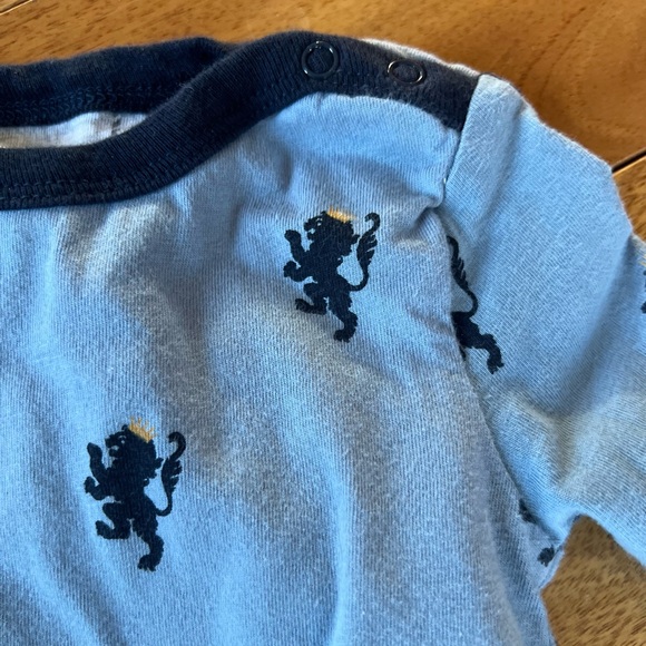 🐤3/$22 - Blue Lion Crest Reversible Coverall (3-6 mos) - Picture 2 of 4